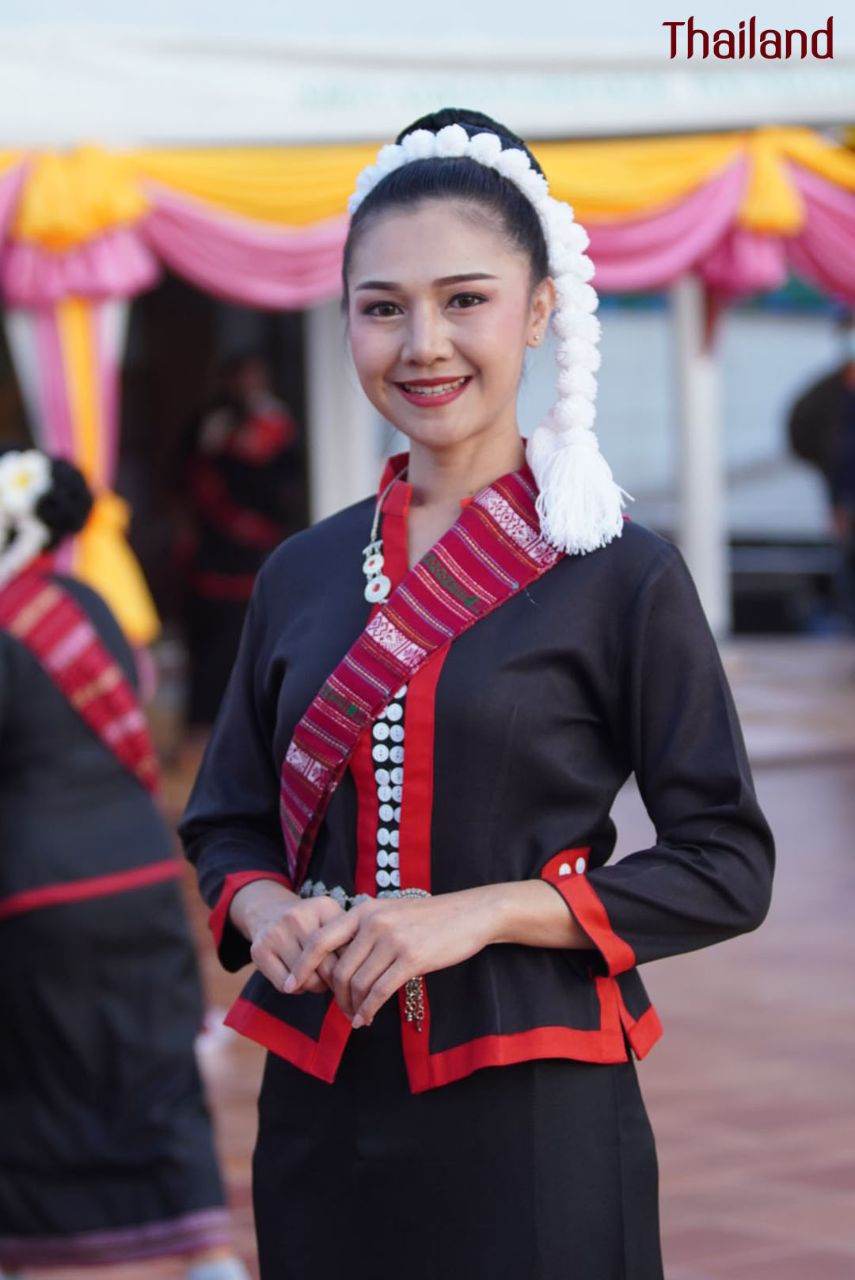 THAILAND ðđð | āļāđāļāļāļ āļđāđāļāļŠāļāļĨāļāļāļĢ, Phu Tai dance in Sakon Nakhon Province