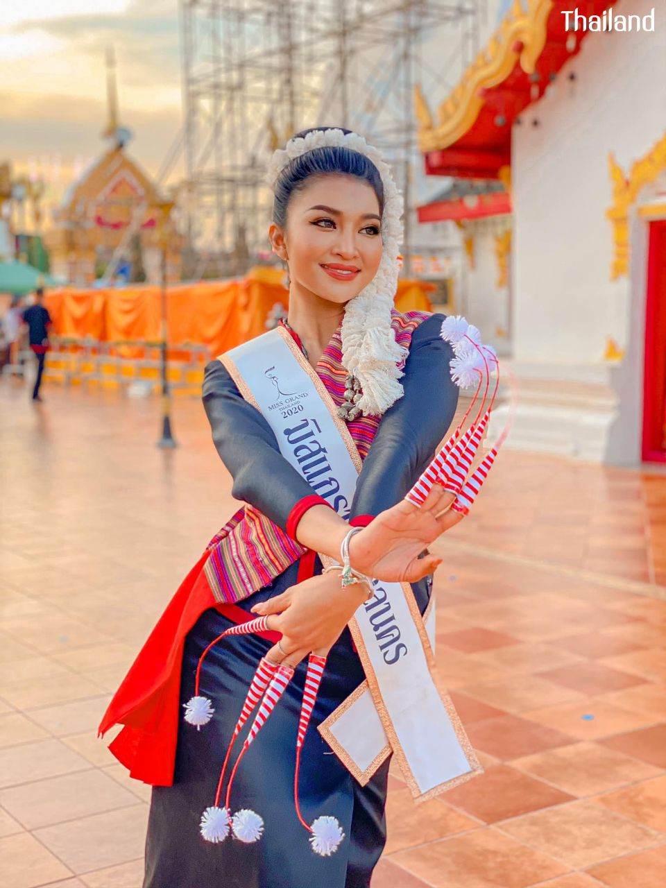 THAILAND ðđð | āļāđāļāļāļ āļđāđāļāļŠāļāļĨāļāļāļĢ, Phu Tai dance in Sakon Nakhon Province