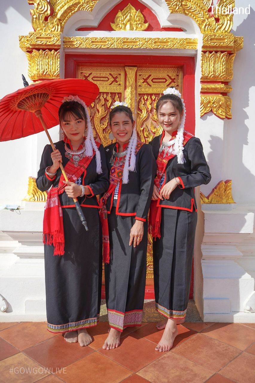 THAILAND ðđð | āļāđāļāļāļ āļđāđāļāļŠāļāļĨāļāļāļĢ, Phu Tai dance in Sakon Nakhon Province
