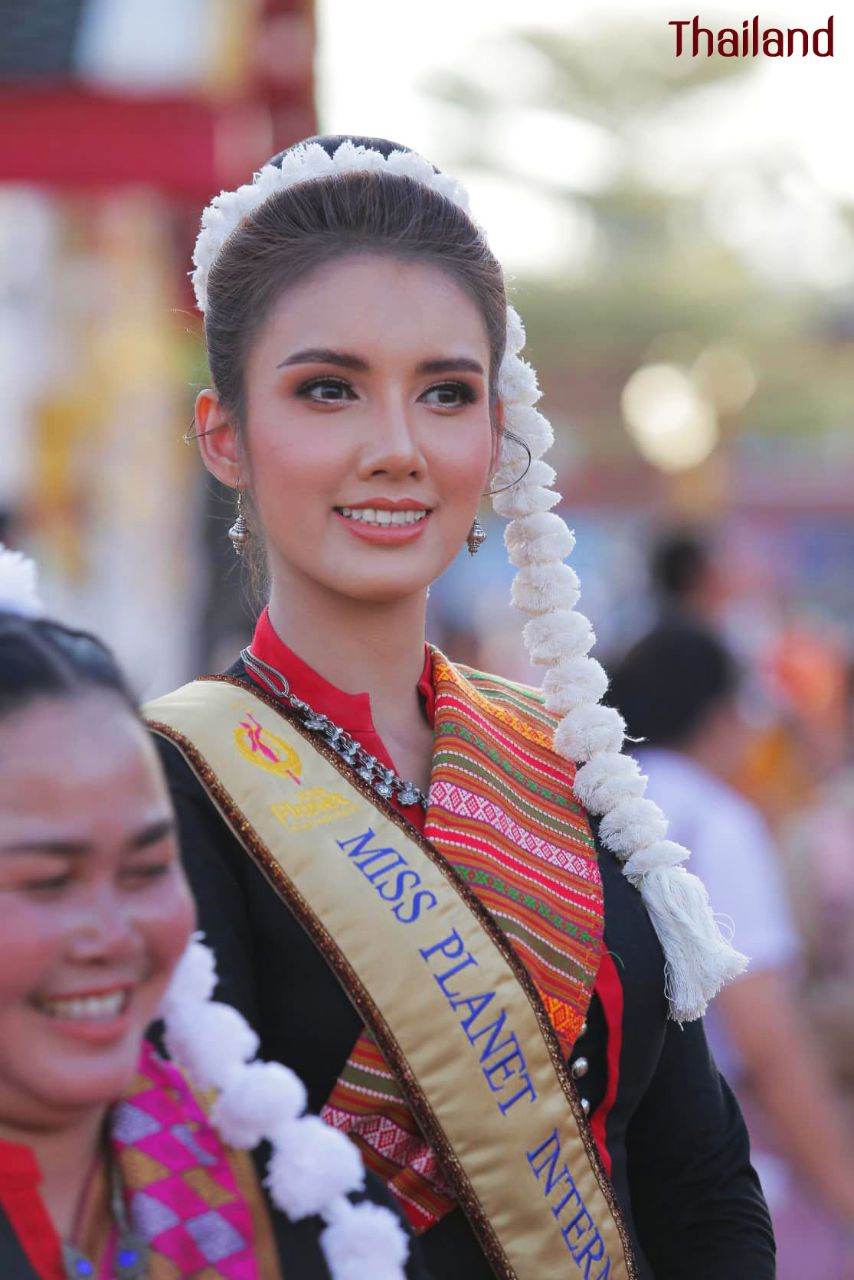 THAILAND ðđð | āļāđāļāļāļ āļđāđāļāļŠāļāļĨāļāļāļĢ, Phu Tai dance in Sakon Nakhon Province