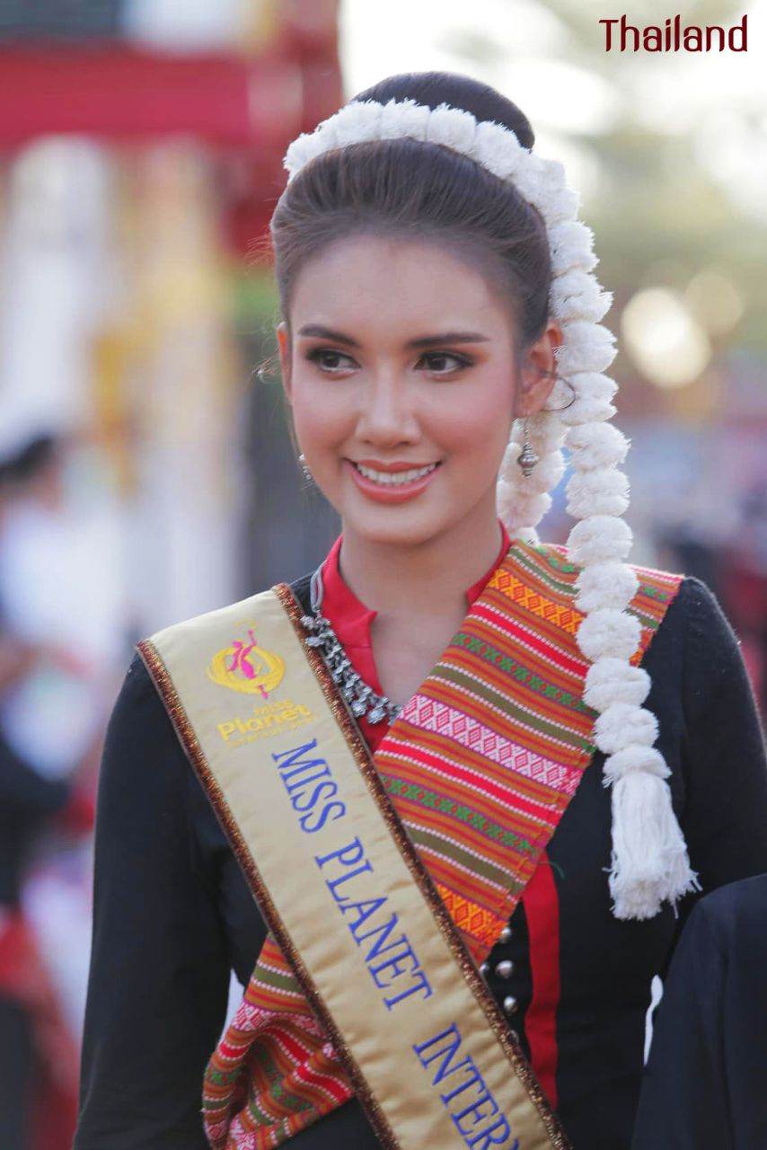 THAILAND ðđð | āļāđāļāļāļ āļđāđāļāļŠāļāļĨāļāļāļĢ, Phu Tai dance in Sakon Nakhon Province