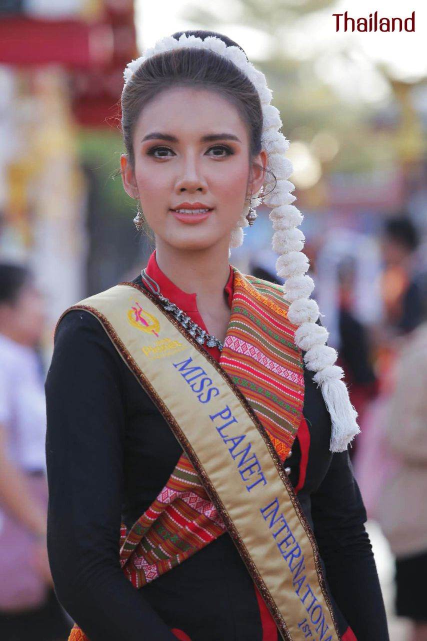 THAILAND ðđð | āļāđāļāļāļ āļđāđāļāļŠāļāļĨāļāļāļĢ, Phu Tai dance in Sakon Nakhon Province