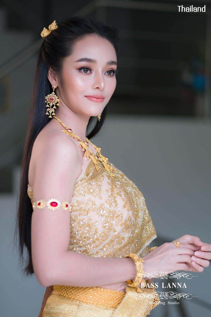 THAILAND 🇹🇭 | Thai wedding dress, ชุดไทยวิวาห์