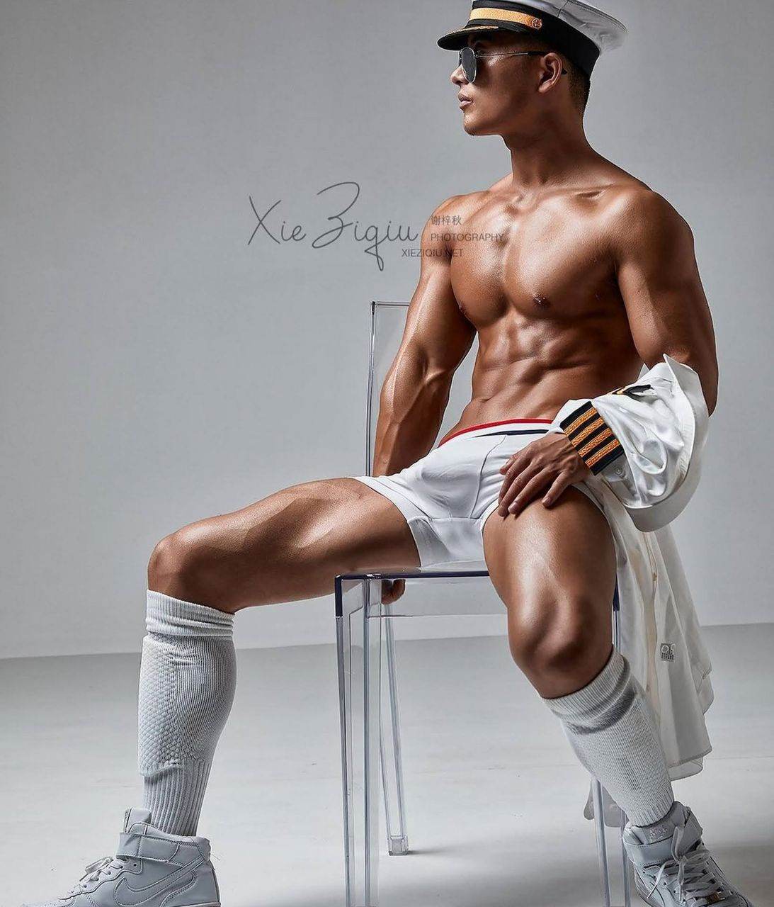 หนุ่มหล่อขึ้นปก 923.3