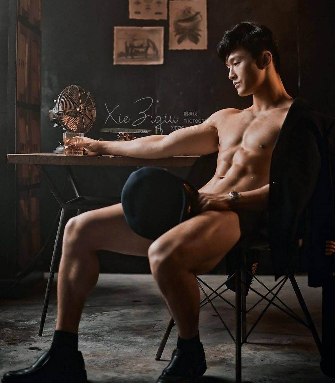 หนุ่มหล่อขึ้นปก 923.3
