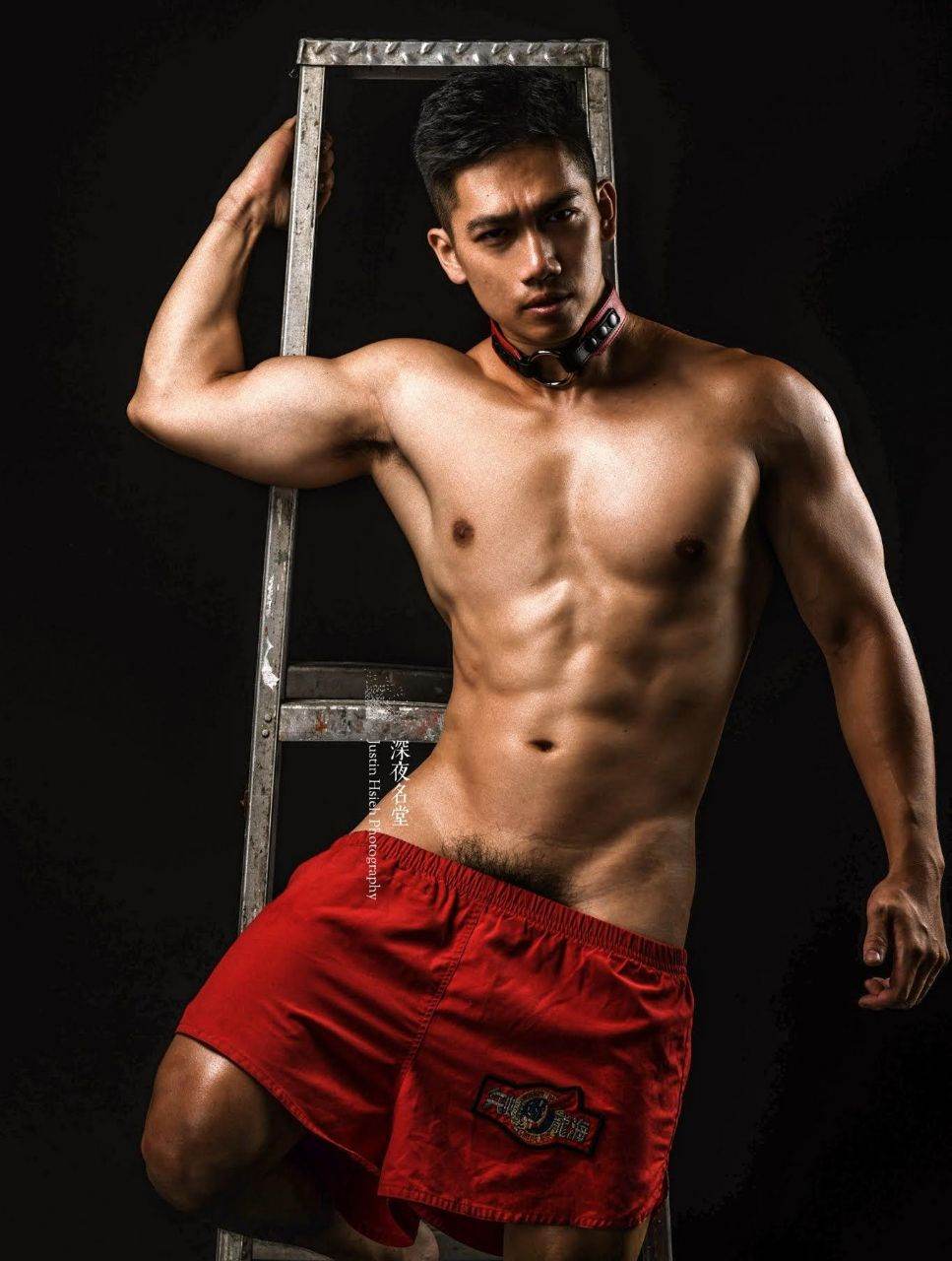 หนุ่มหล่อขึ้นปก 927.3