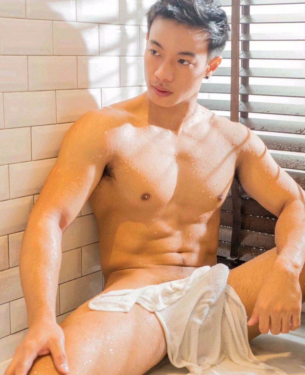 หนุ่มหล่อขึ้นปก 929.3