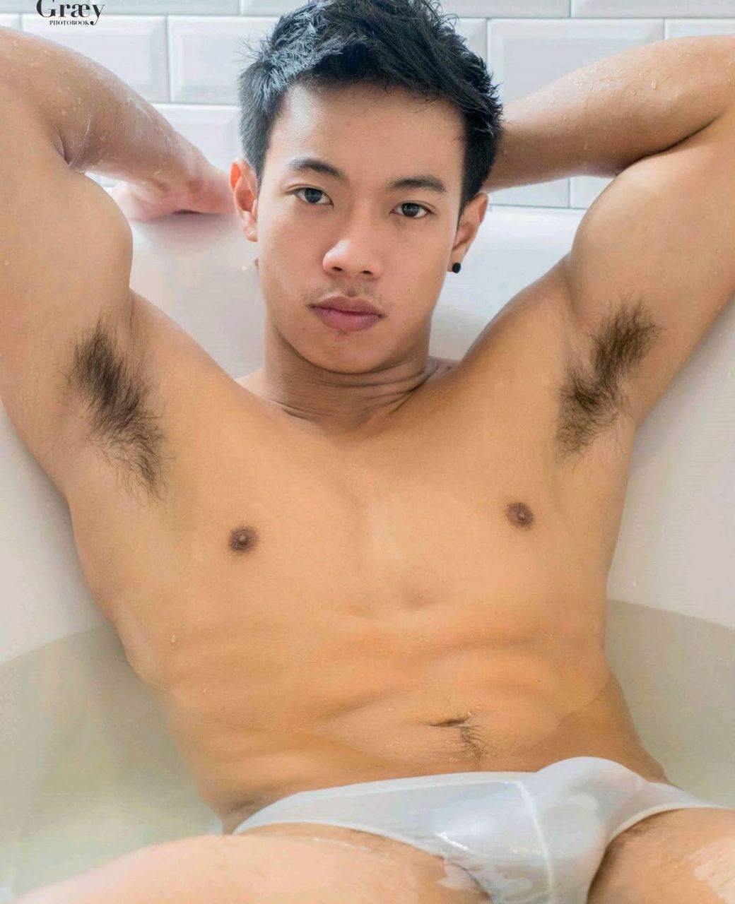 หนุ่มหล่อขึ้นปก 929.3