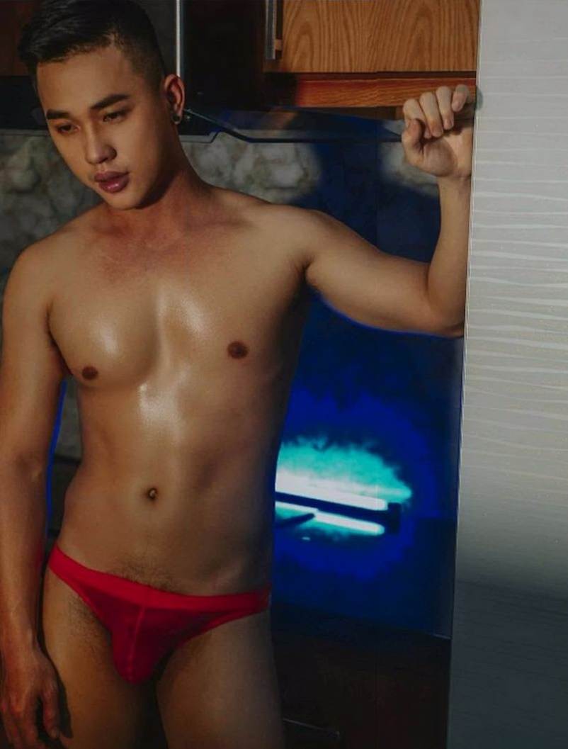 หนุ่มหล่อขึ้นปก 930.2