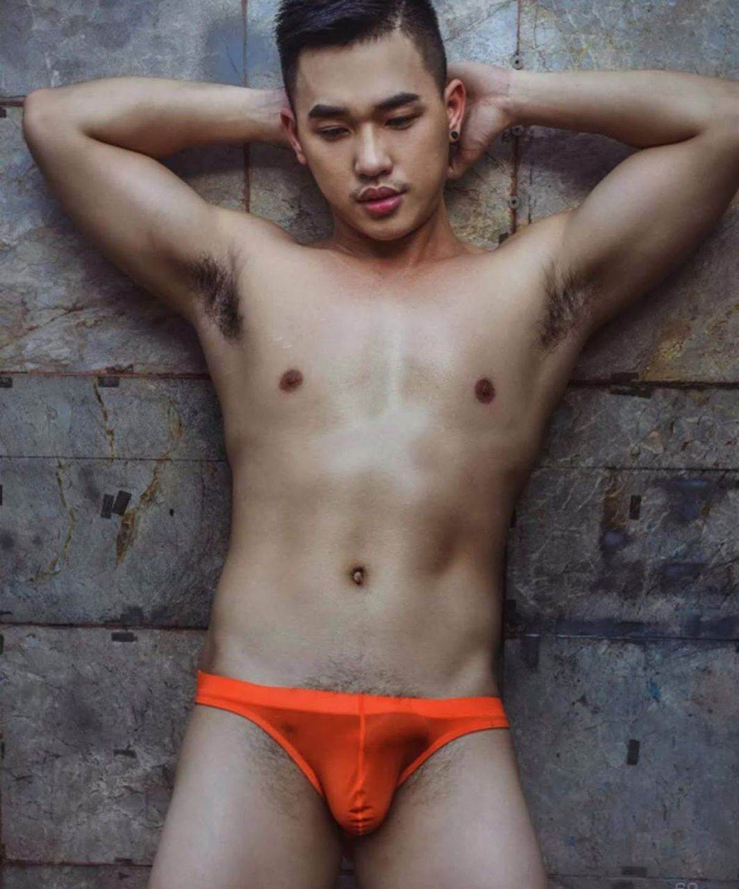 หนุ่มหล่อขึ้นปก 930.2