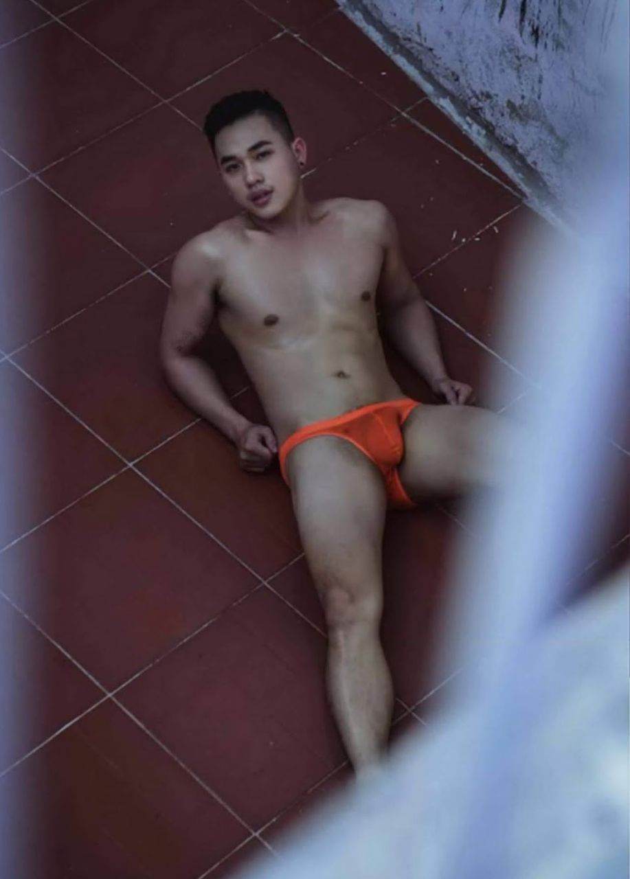 หนุ่มหล่อขึ้นปก 930.2