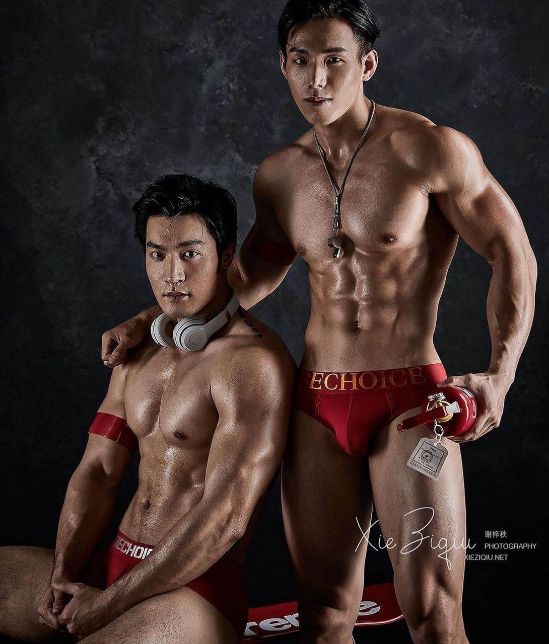หนุ่มหล่อขึ้นปก 922.3