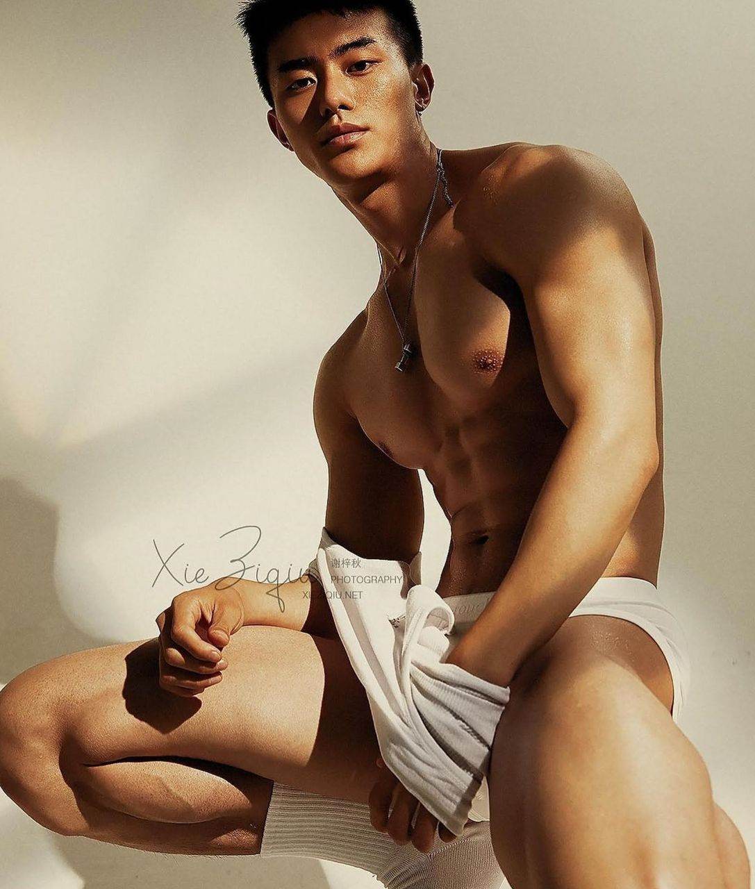หนุ่มหล่อขึ้นปก 922.3