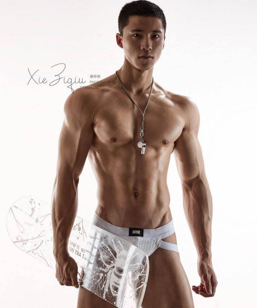 หนุ่มหล่อขึ้นปก 922.3