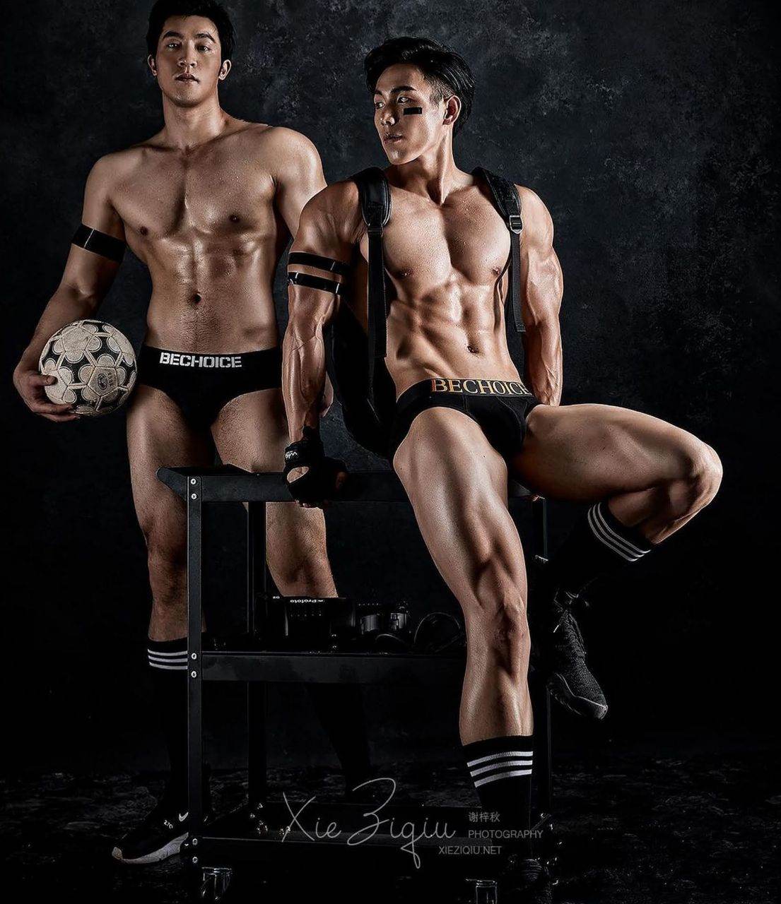 หนุ่มหล่อขึ้นปก 922.3