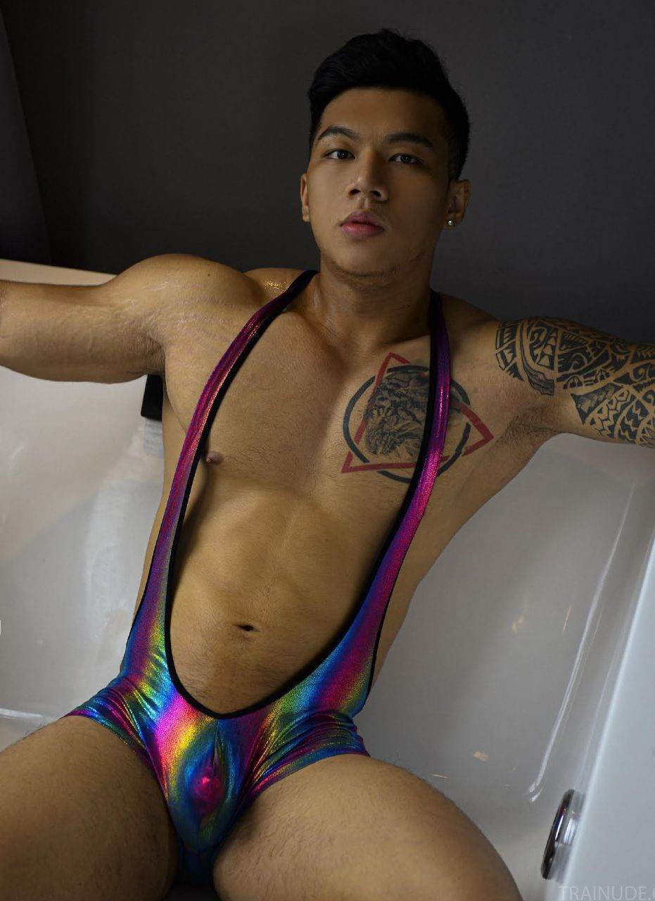 หนุ่มหล่อขึ้นปก 931