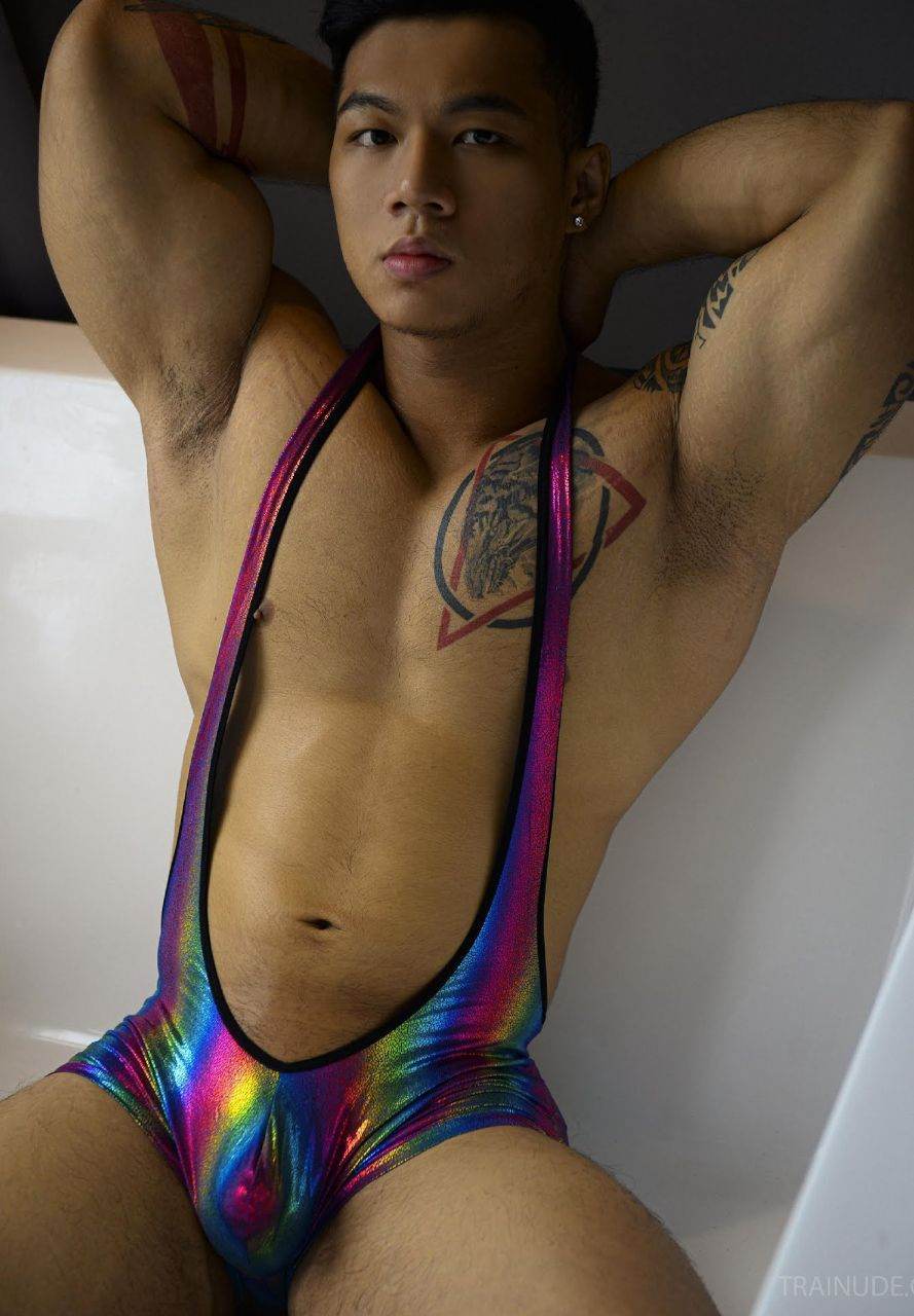 หนุ่มหล่อขึ้นปก 931