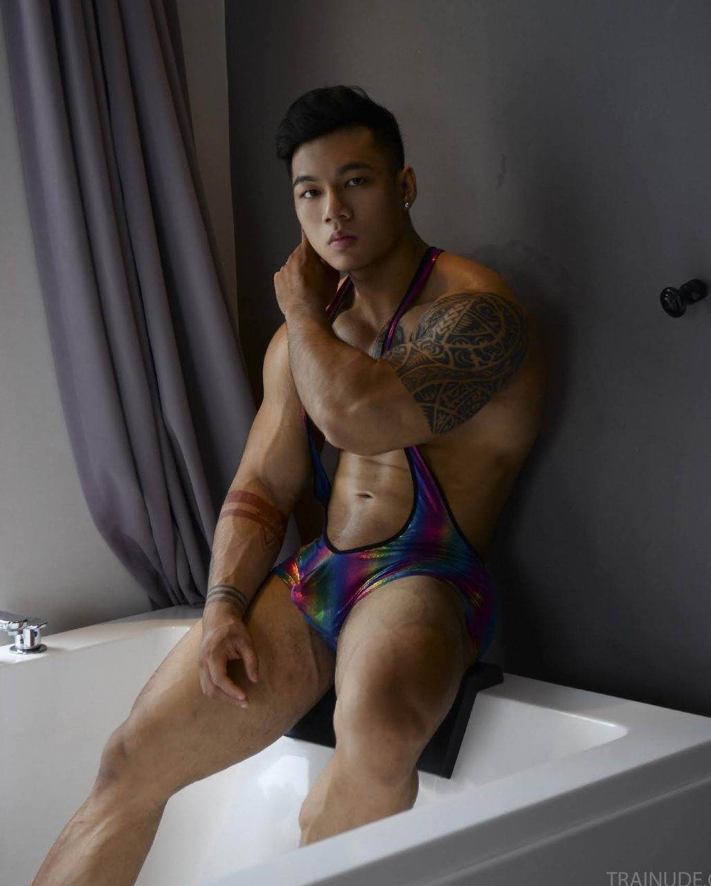 หนุ่มหล่อขึ้นปก 931
