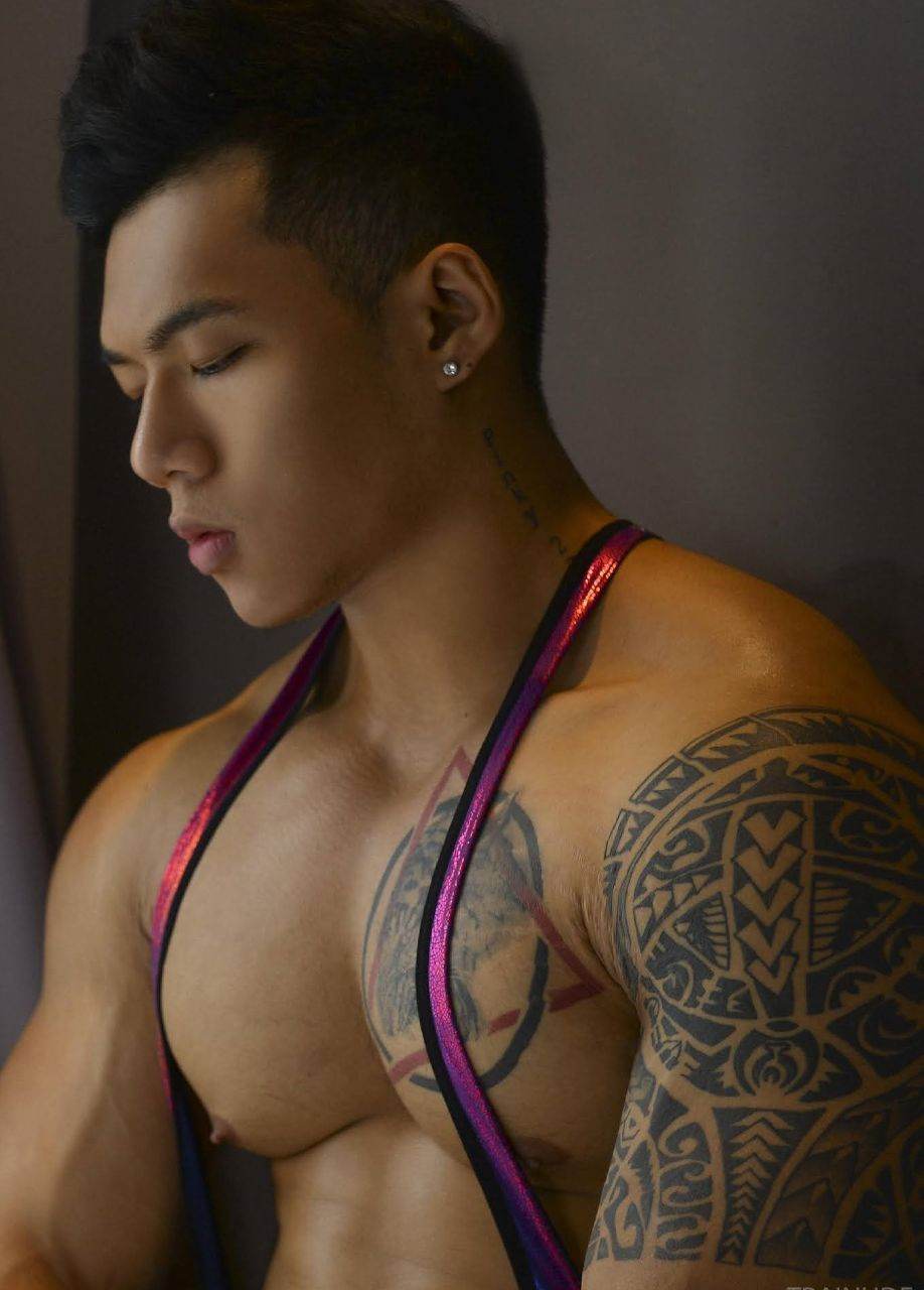 หนุ่มหล่อขึ้นปก 931