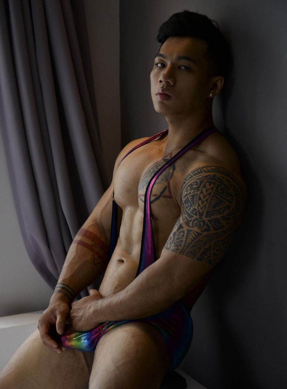 หนุ่มหล่อขึ้นปก 931