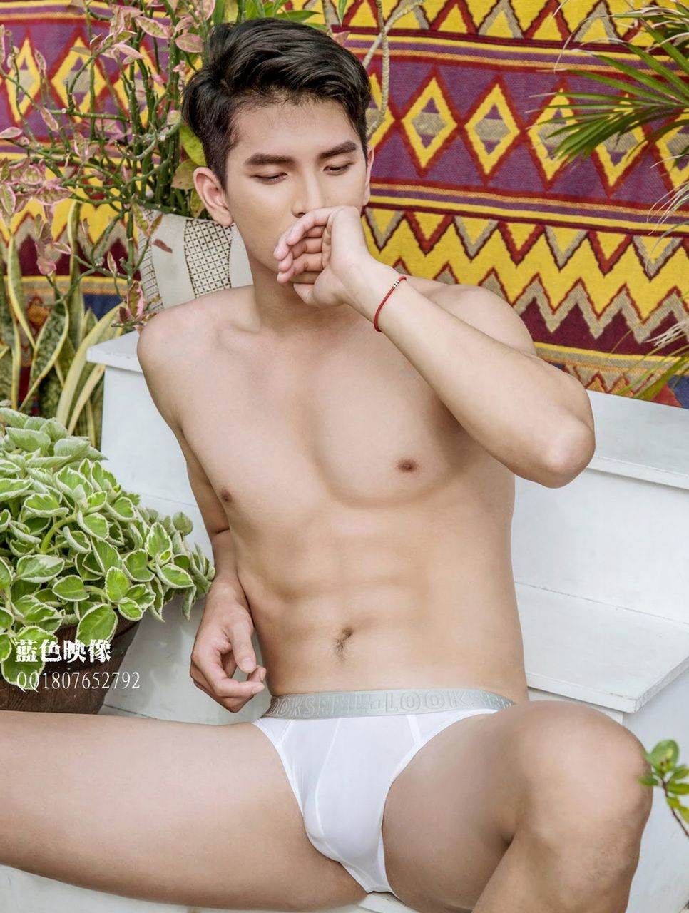 หนุ่มหล่อขึ้นปก 932