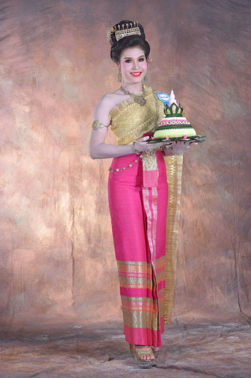 Thailand 🇹🇭 | Thai traditional costume, ชุดไทย และ กระทง