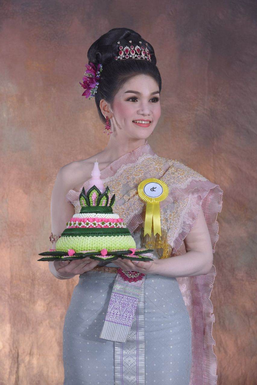 Thailand 🇹🇭 | Thai traditional costume, ชุดไทย และ กระทง