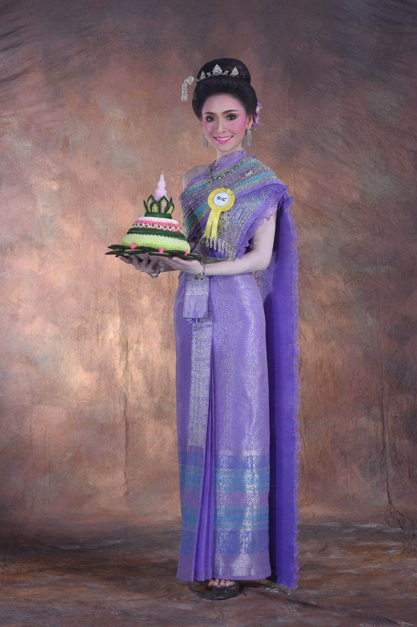 Thailand 🇹🇭 | Thai traditional costume, ชุดไทย และ กระทง