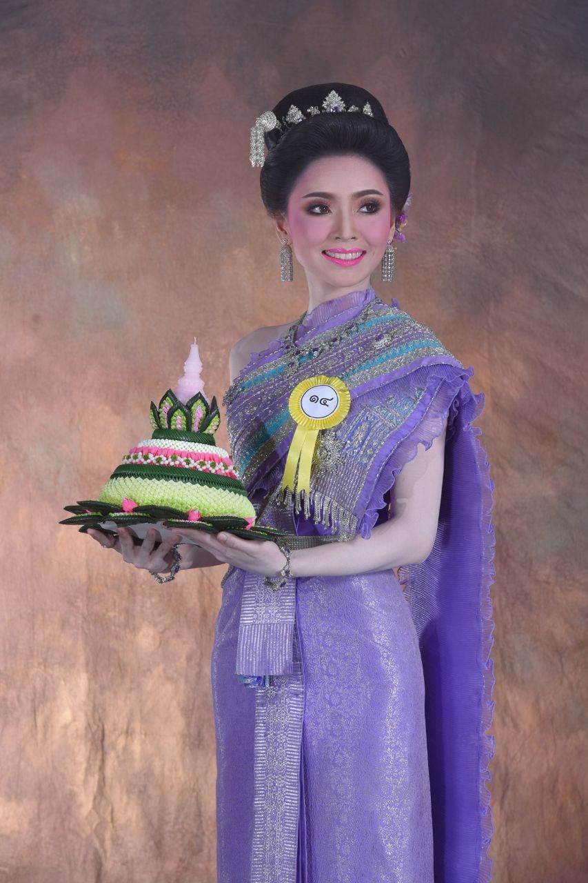 Thailand 🇹🇭 | Thai traditional costume, ชุดไทย และ กระทง
