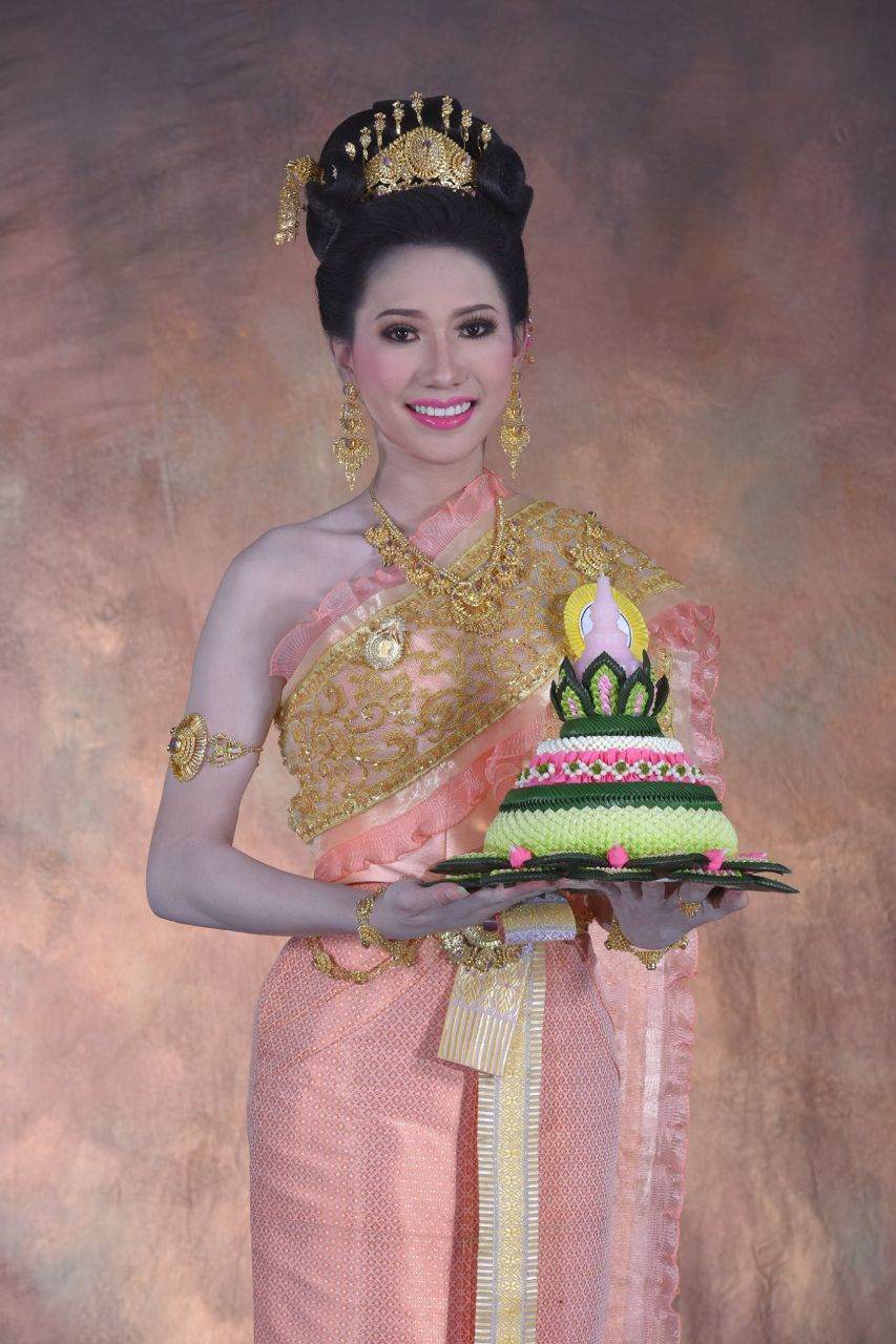 Thailand 🇹🇭 | Thai traditional costume, ชุดไทย และ กระทง