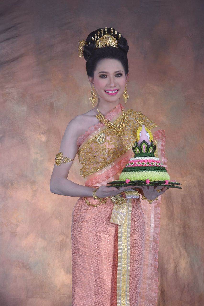 Thailand 🇹🇭 | Thai traditional costume, ชุดไทย และ กระทง