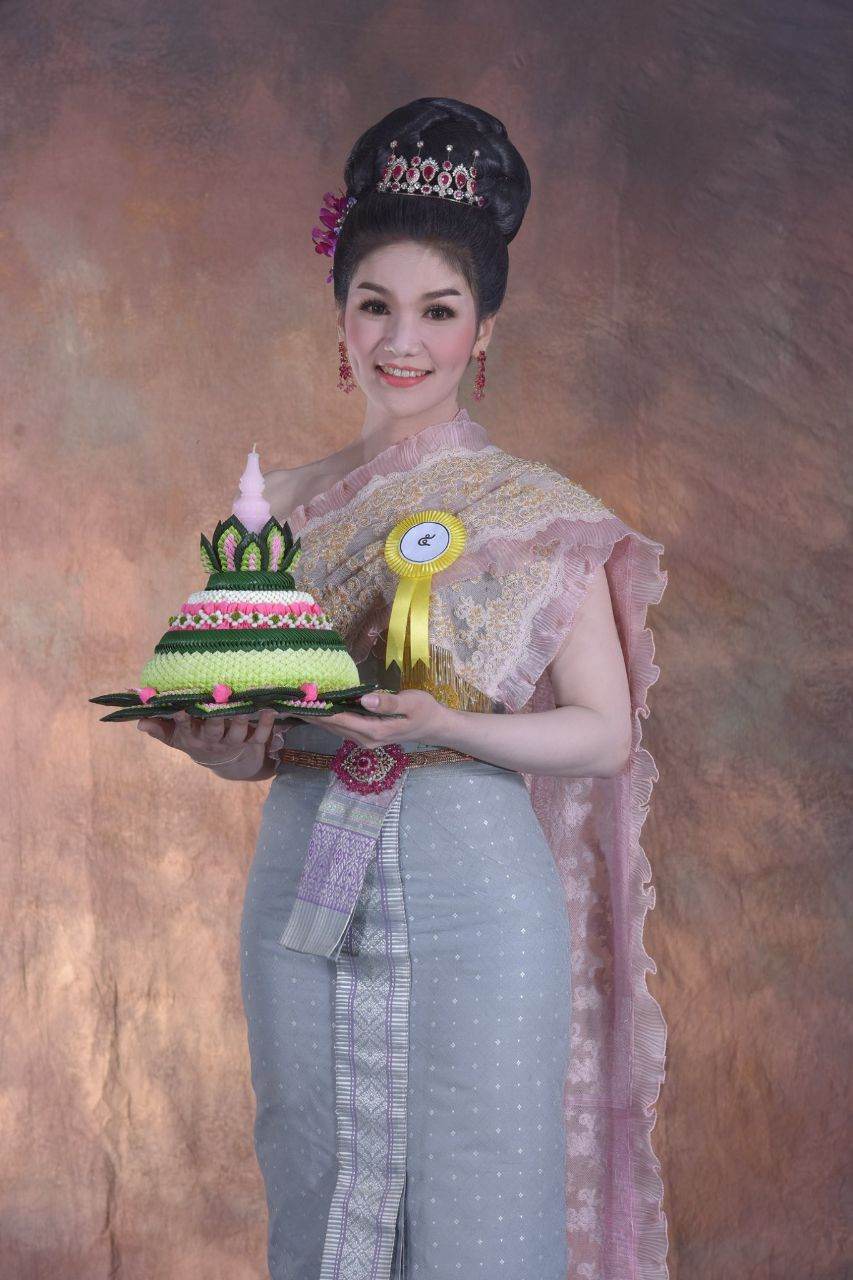Thailand 🇹🇭 | Thai traditional costume, ชุดไทย และ กระทง