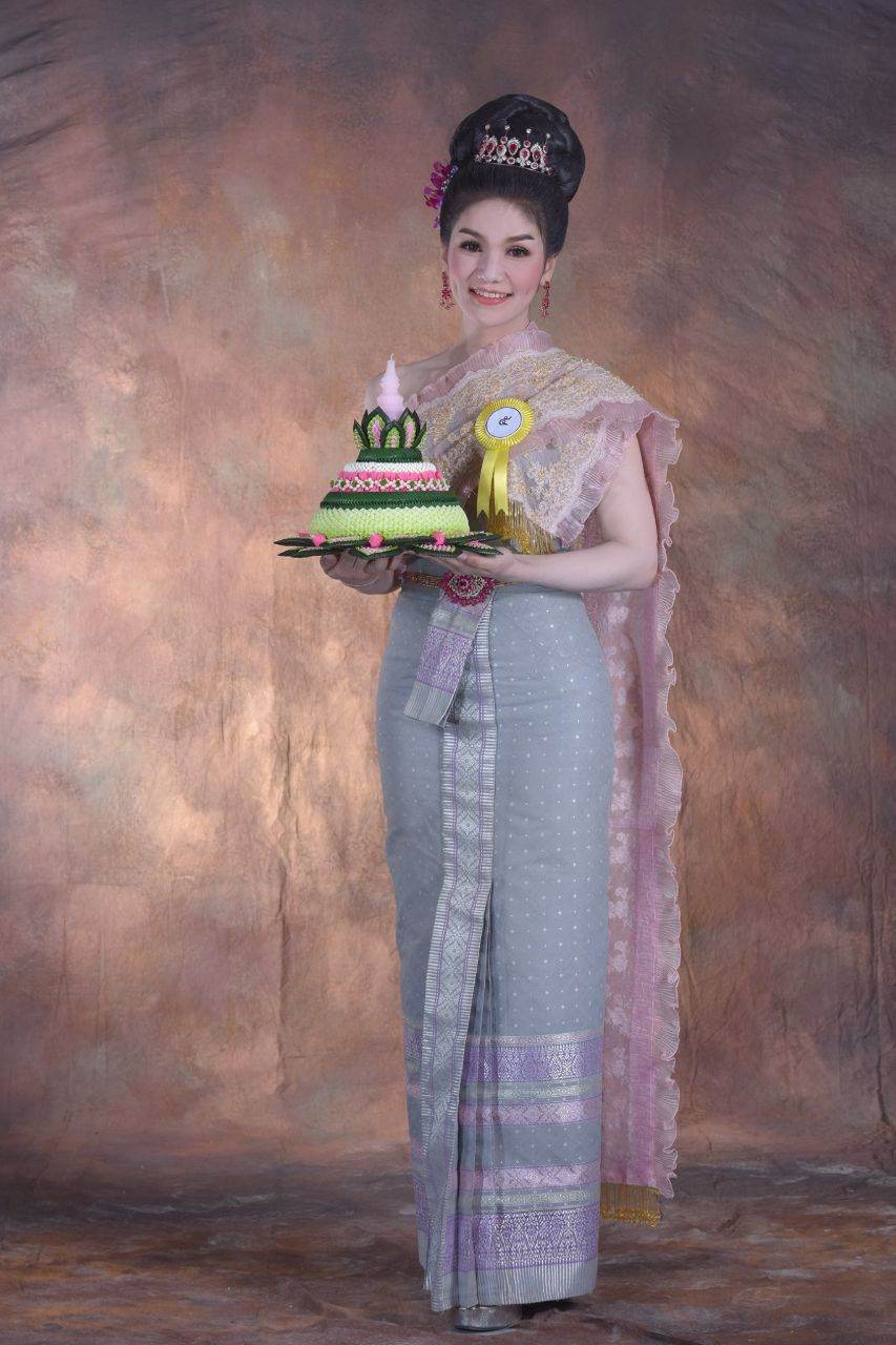 Thailand 🇹🇭 | Thai traditional costume, ชุดไทย และ กระทง