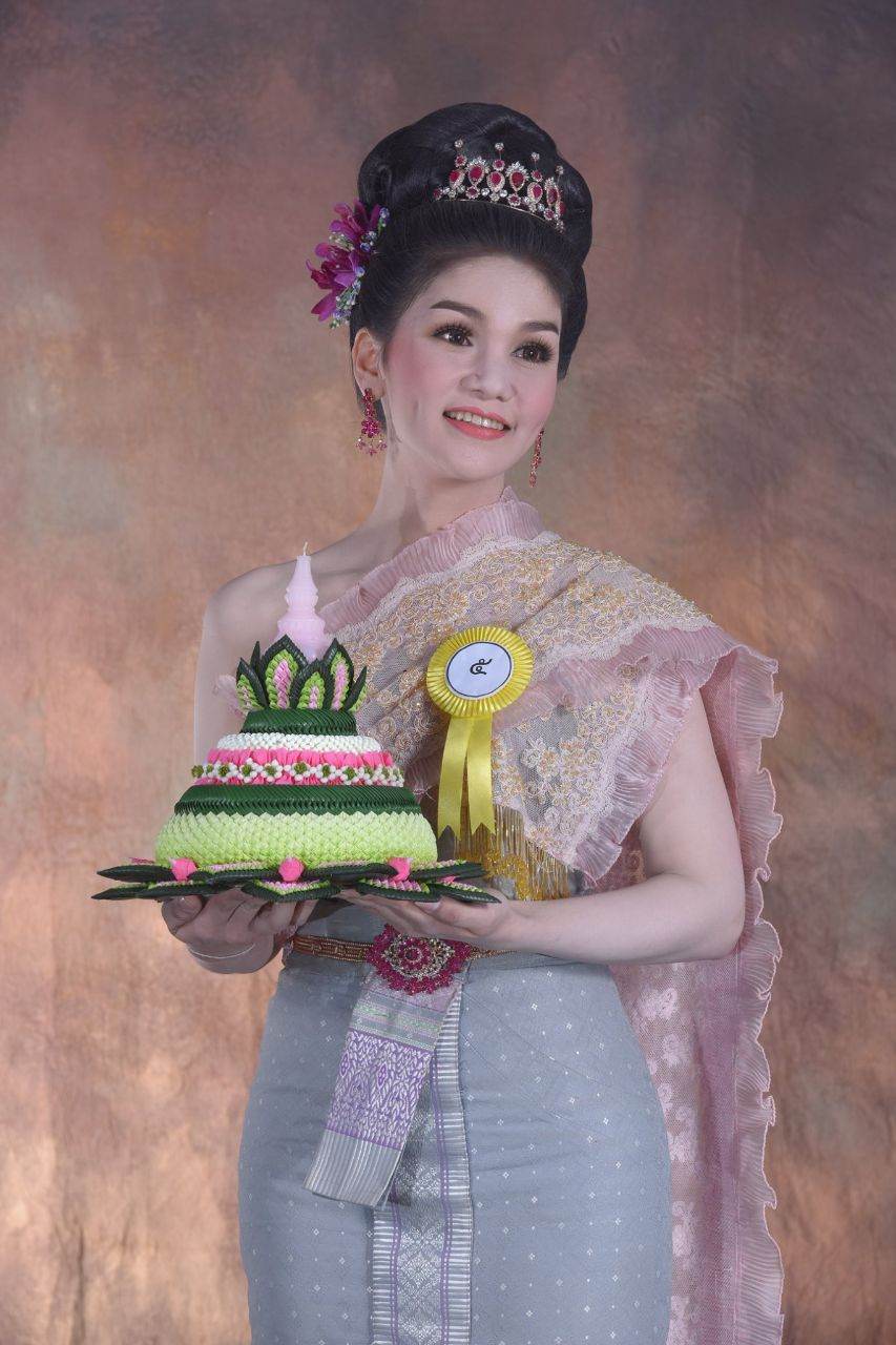 Thailand 🇹🇭 | Thai traditional costume, ชุดไทย และ กระทง
