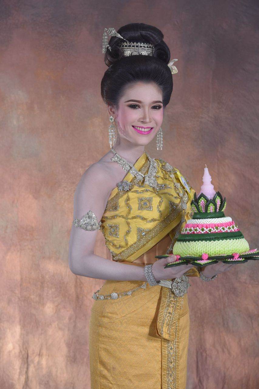 Thailand 🇹🇭 | Thai traditional costume, ชุดไทย และ กระทง