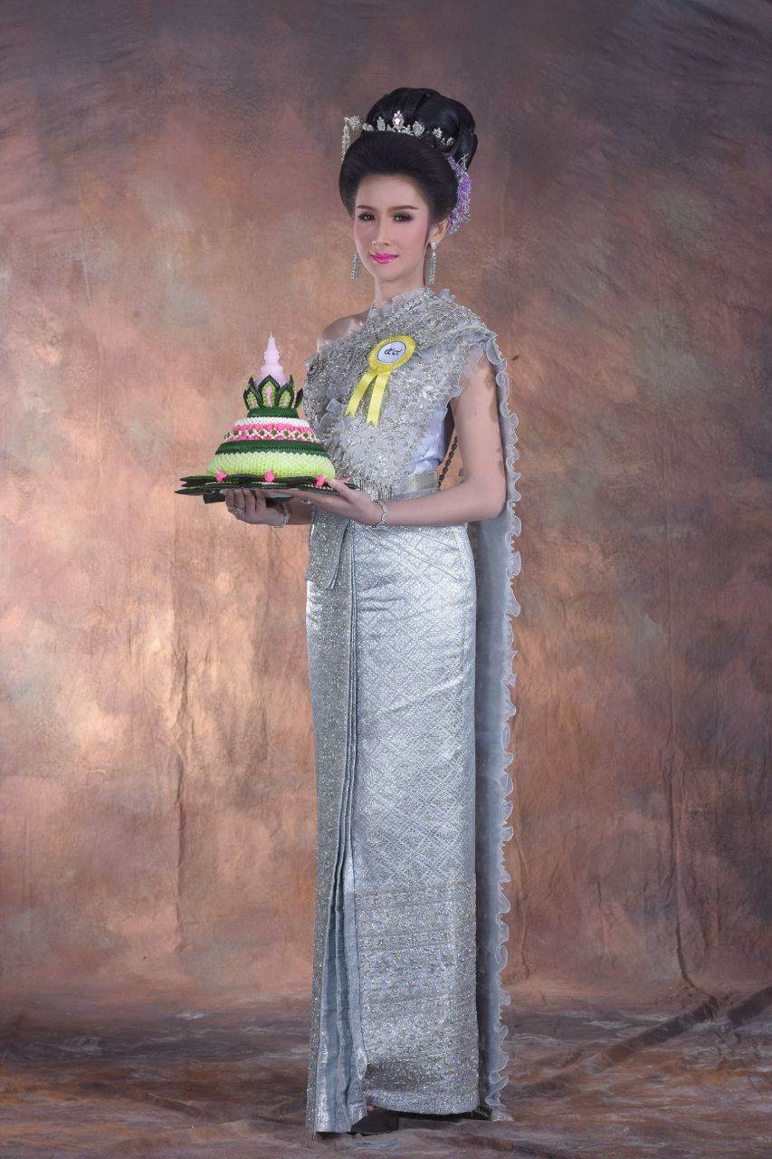 Thailand 🇹🇭 | Thai traditional costume, ชุดไทย และ กระทง