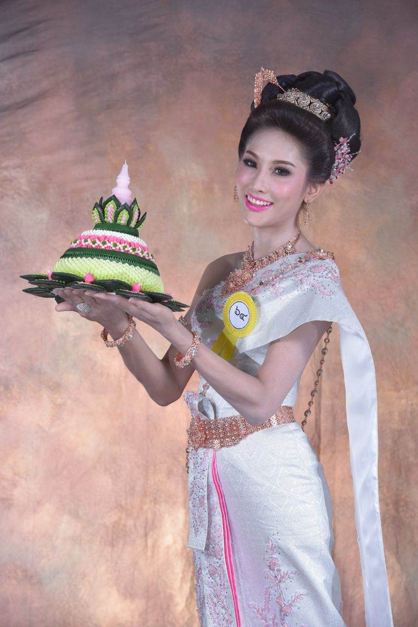 Thailand 🇹🇭 | Thai traditional costume, ชุดไทย และ กระทง