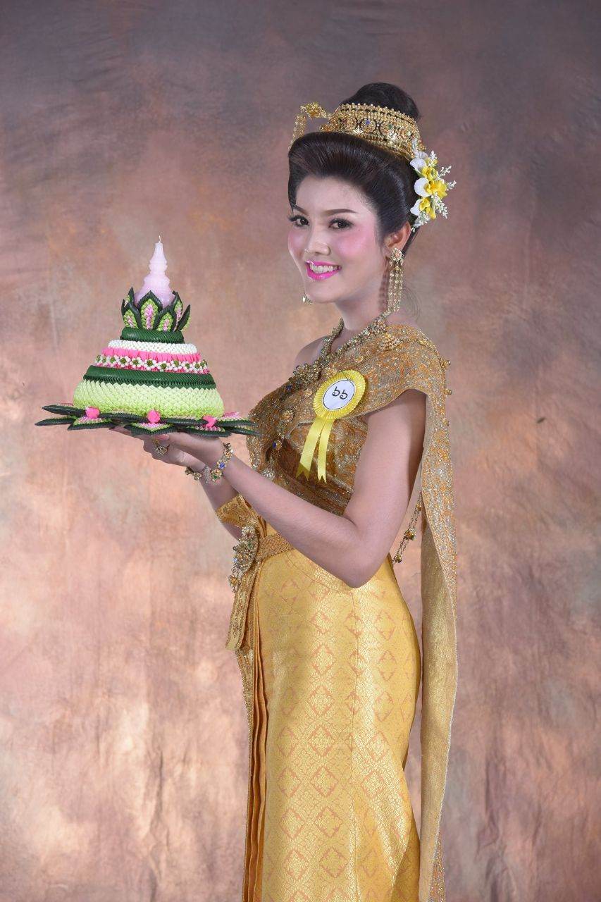 Thailand 🇹🇭 | Thai traditional costume, ชุดไทย และ กระทง