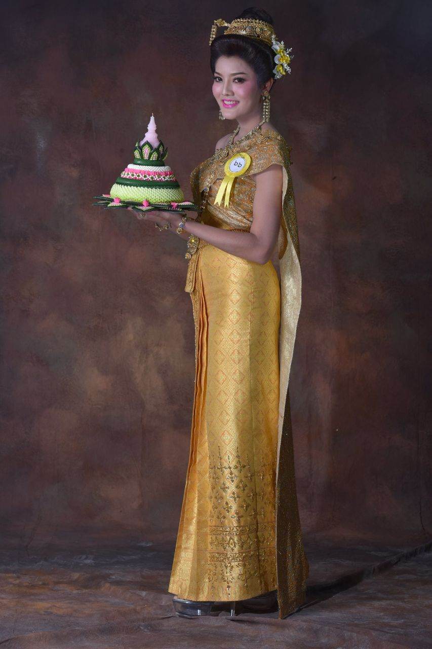 Thailand 🇹🇭 | Thai traditional costume, ชุดไทย และ กระทง