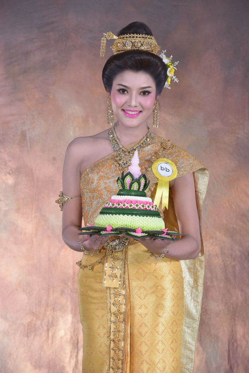 Thailand 🇹🇭 | Thai traditional costume, ชุดไทย และ กระทง