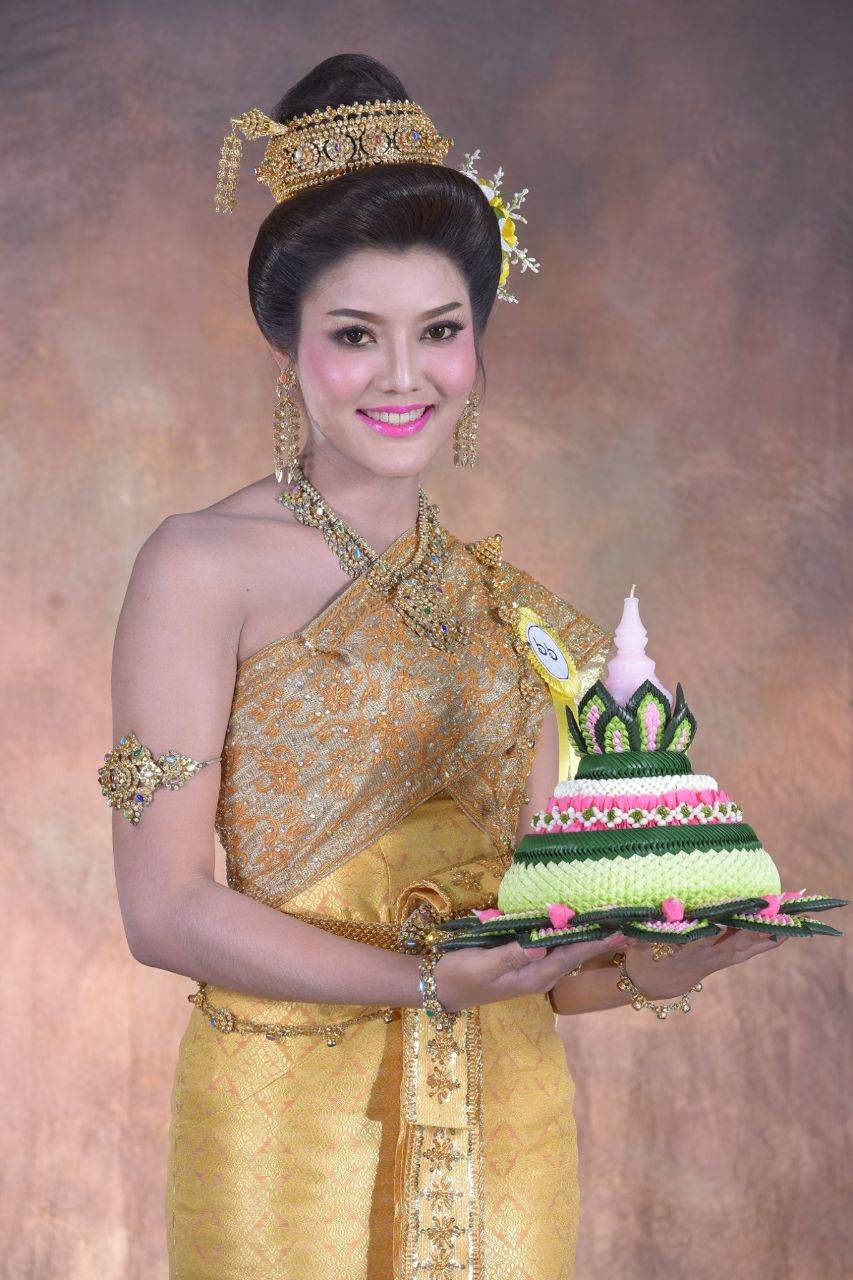 Thailand 🇹🇭 | Thai traditional costume, ชุดไทย และ กระทง