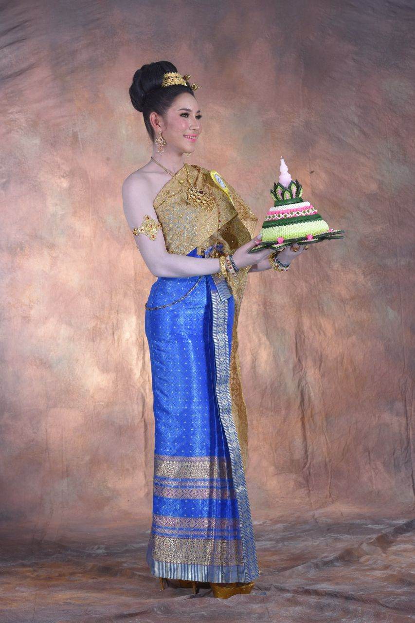 Thailand 🇹🇭 | Thai traditional costume, ชุดไทย และ กระทง