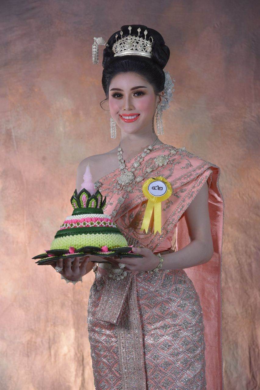 Thailand 🇹🇭 | Thai traditional costume, ชุดไทย และ กระทง