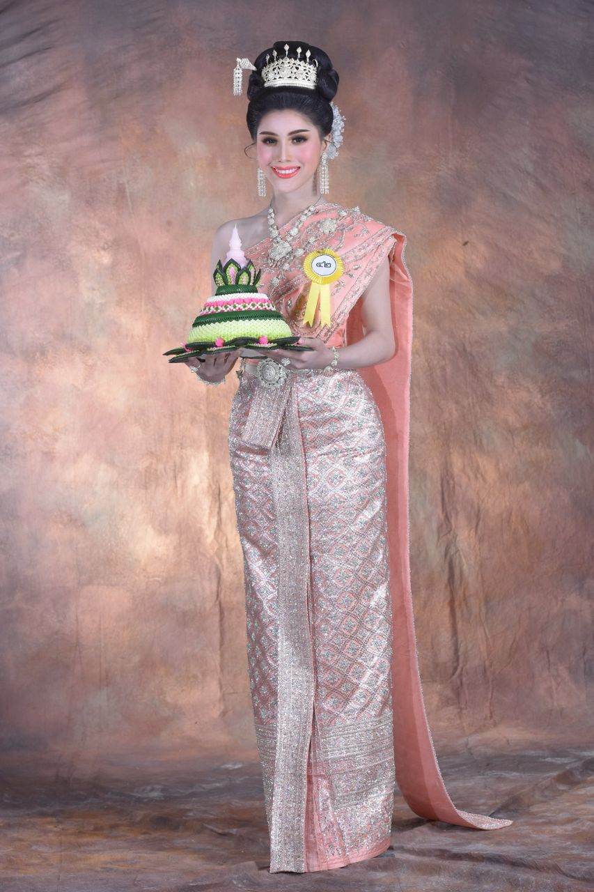 Thailand 🇹🇭 | Thai traditional costume, ชุดไทย และ กระทง