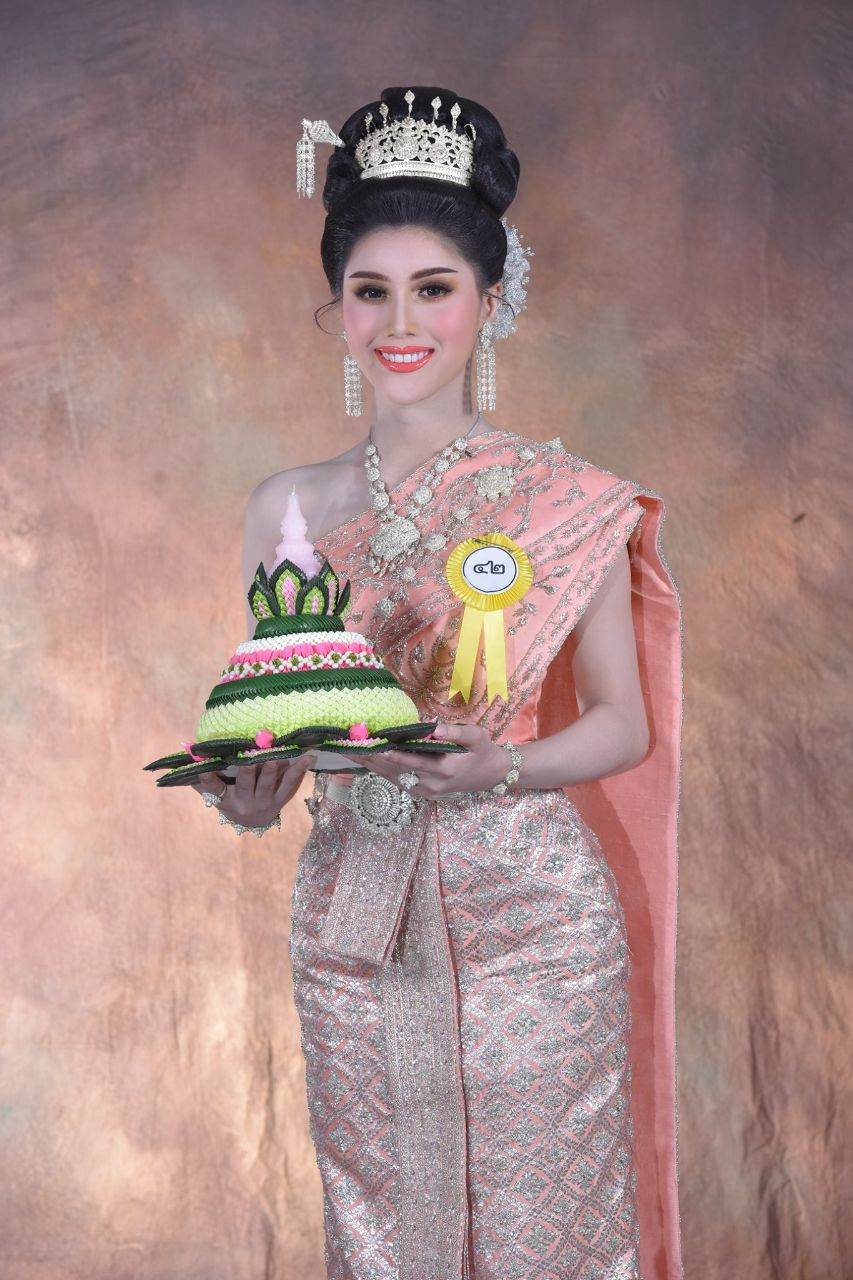 Thailand 🇹🇭 | Thai traditional costume, ชุดไทย และ กระทง
