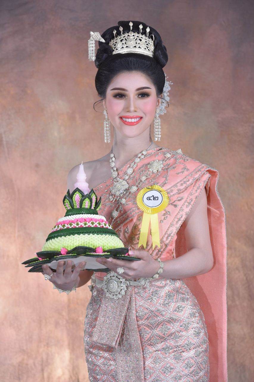 Thailand 🇹🇭 | Thai traditional costume, ชุดไทย และ กระทง