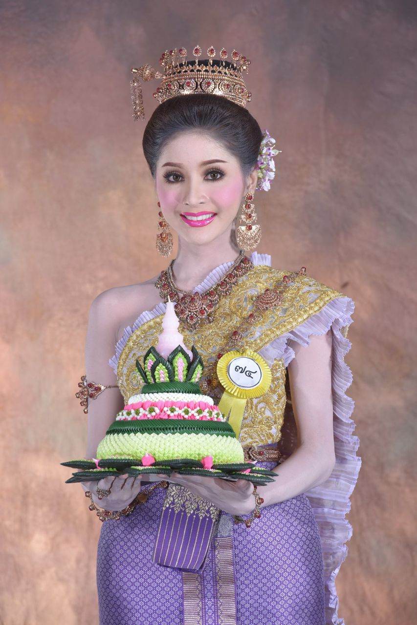 Thailand 🇹🇭 | Thai traditional costume, ชุดไทย และ กระทง