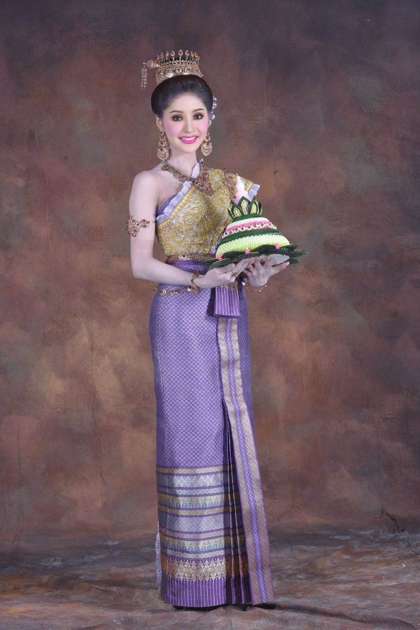 Thailand 🇹🇭 | Thai traditional costume, ชุดไทย และ กระทง