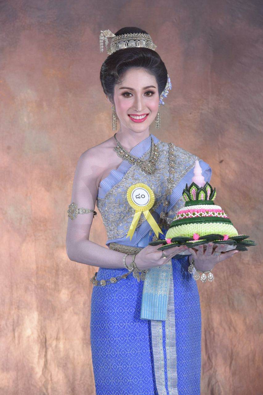 Thailand 🇹🇭 | Thai traditional costume, ชุดไทย และ กระทง