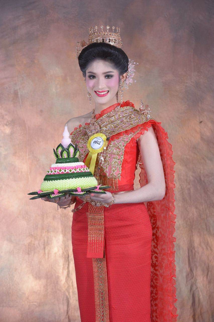 Thailand 🇹🇭 | Thai traditional costume, ชุดไทย และ กระทง